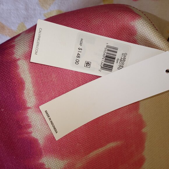 Calvin Klein Gabrianna reversible bucket bag with detachable wristlet - Picture 16 of 16